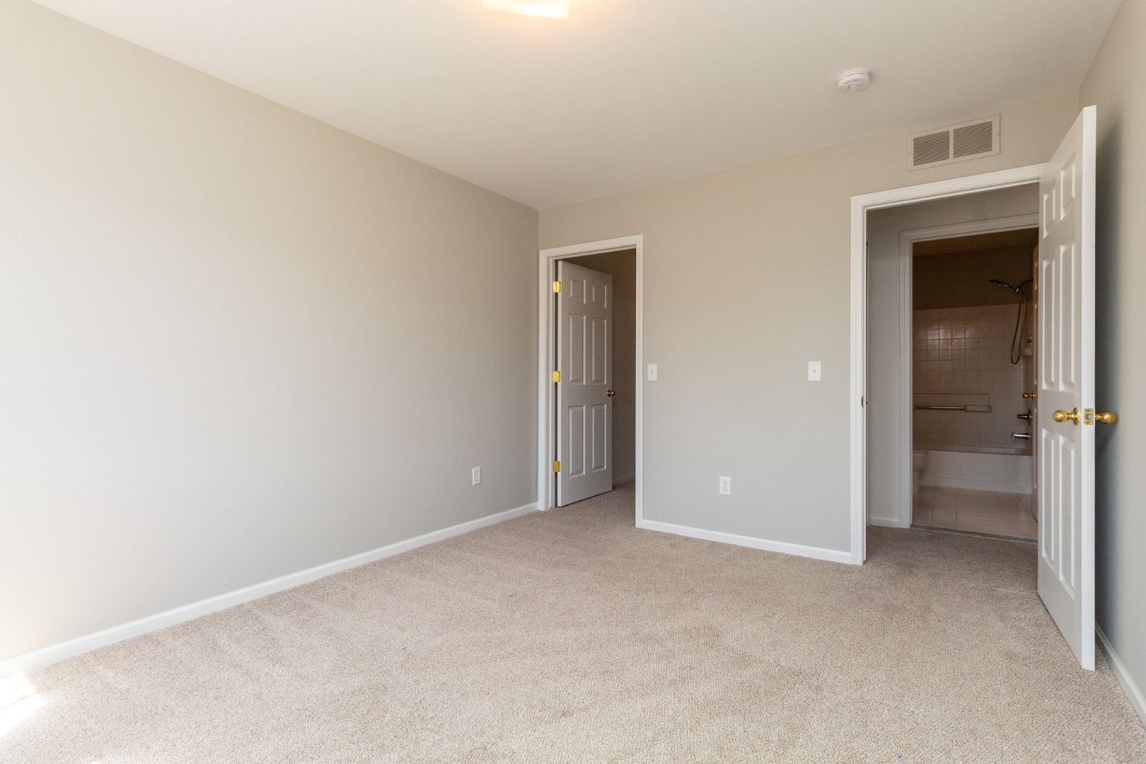 Building Photo - 422 Old Pine Way