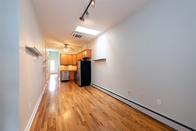 Building Photo - 349 7th St