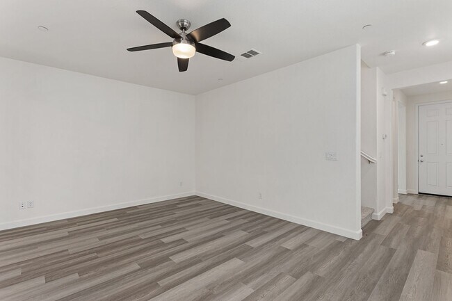 Building Photo - Gorgeous Home, One You Don't Want to Miss!