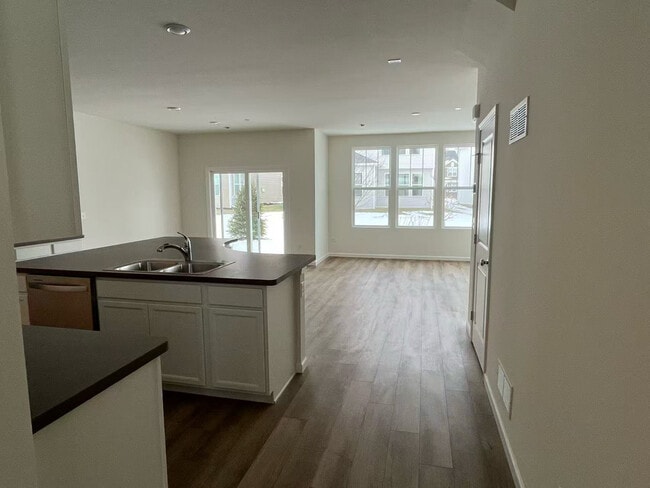 Building Photo - 5922 Hawkweed Dr