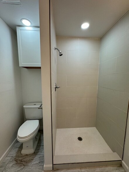 Building Photo - 1017 E West Cir Dr