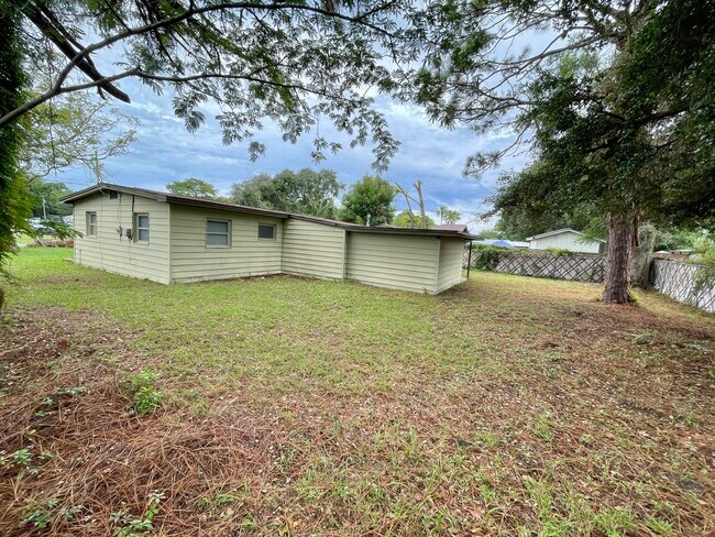 Building Photo - 450 Bryn Mawr Blvd