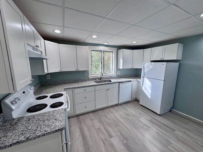 Building Photo - 41 Rollins Rd