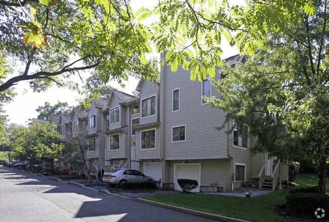 Building Photo - 25 1st St