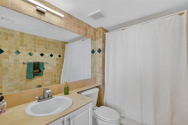 Building Photo - 1155 Brickell Bay Dr