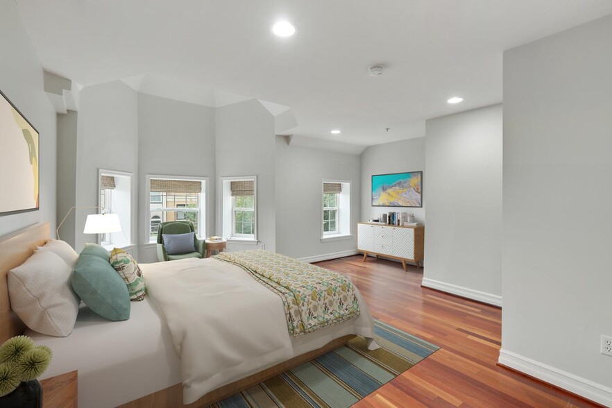 Building Photo - Gorgeous top-floor Eckington townhouse nea...