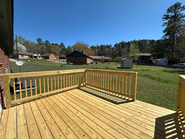 Building Photo - Woodlake - Richmond