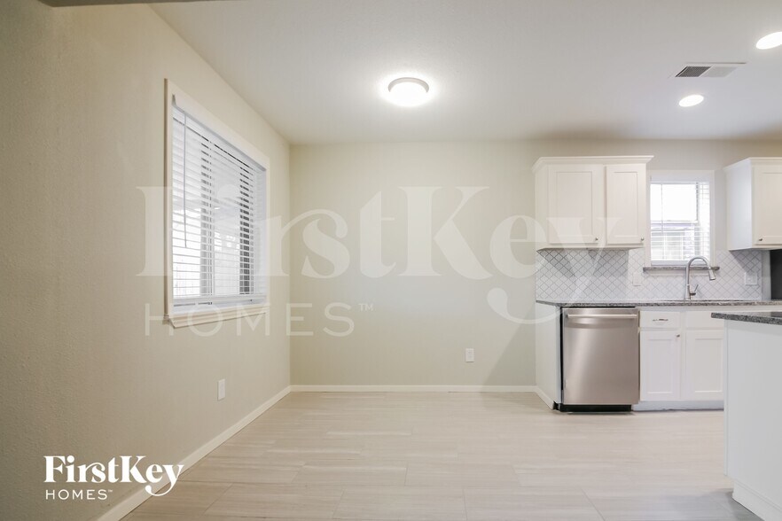 Building Photo - 2313 March Ln