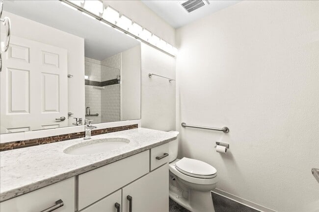 Building Photo - 2-bedroom 2-bathroom condo, located steps from the Boise River Greenbelt