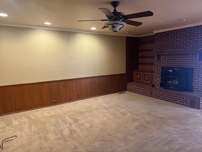 Building Photo - 2703 Shirley Dr