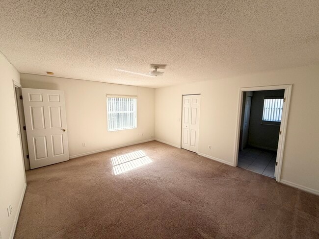 Building Photo - 120 Foxhall Ln