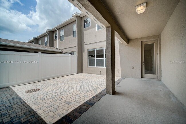 Building Photo - 604 Rogue Dr