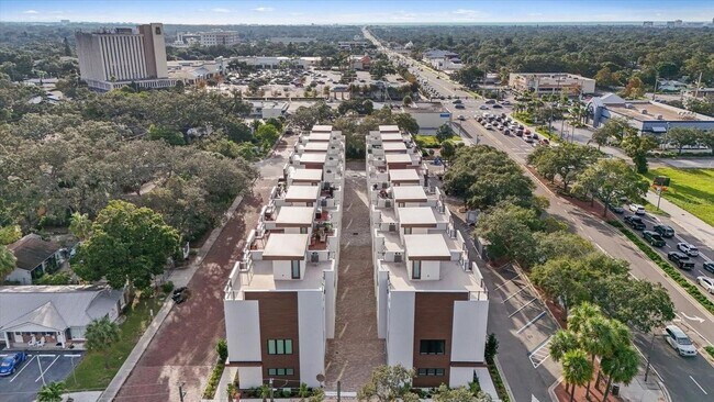 Building Photo - 627 Petit Wy