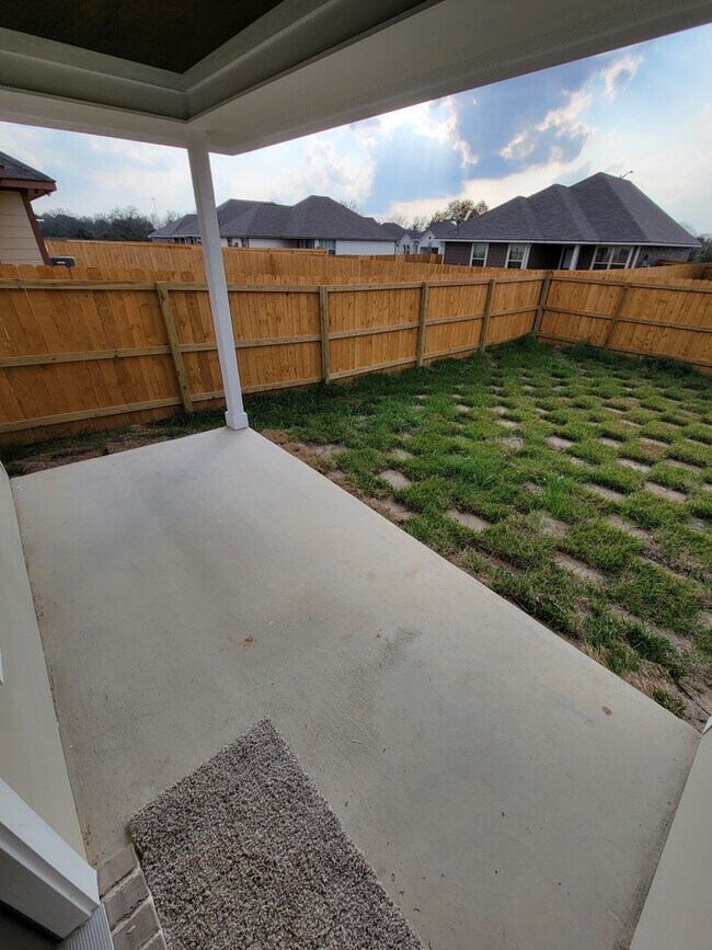 Building Photo - Brand New 3 bedroom / 2 bath home in Bonham Trace neighbor hood in North Bryan,