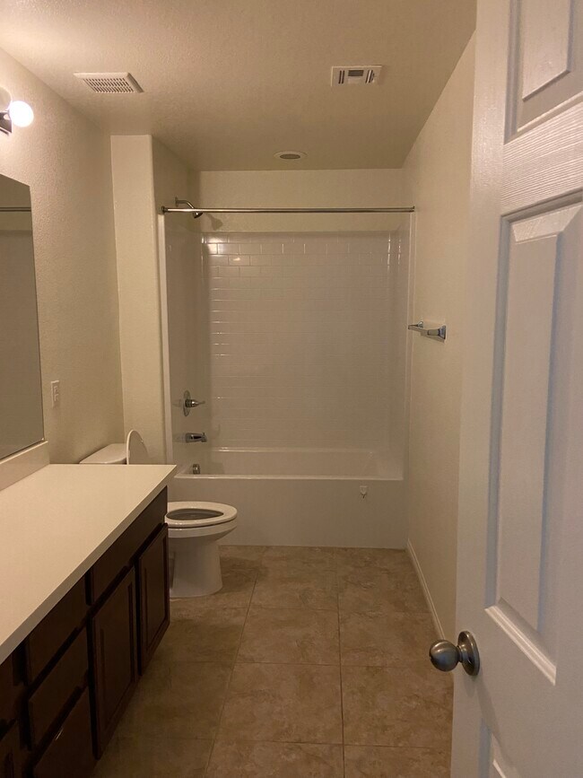 Upstairs bathroom - 2416 Splendid Manor Ct