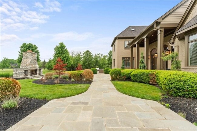 Building Photo - 9020 Whisperinghill Dr