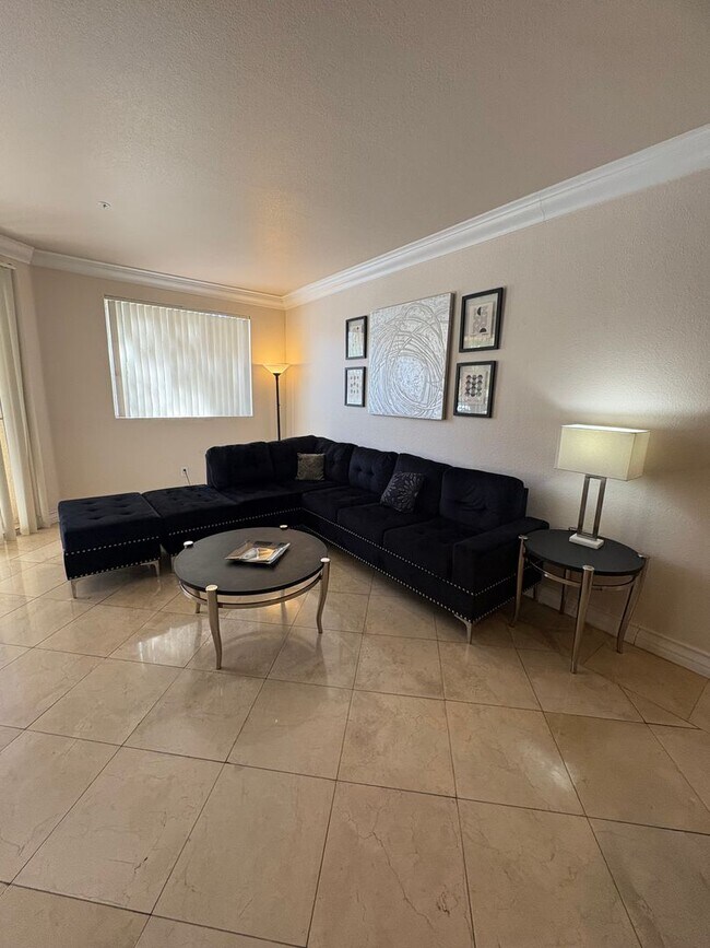 Building Photo - 210 E Flamingo Rd