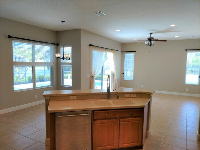 Building Photo - Annual Rental: Luxurious 4 Bedroom 3 bath POOL home in Woodlands of Rivendell! Just Blocks form P...