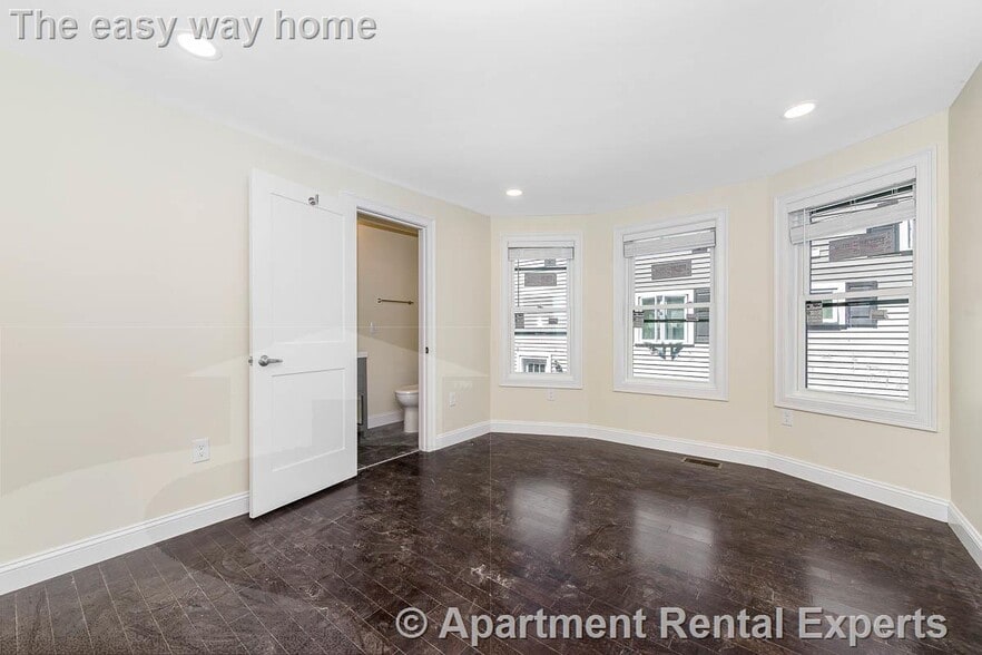 Building Photo - 70 Stanley Ave