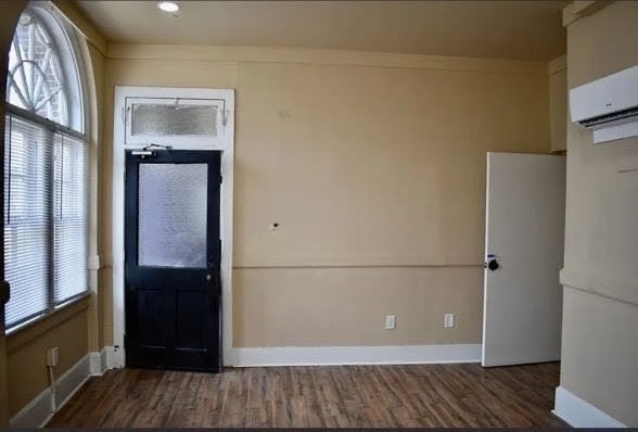 Building Photo - 632 Roanoke Ave