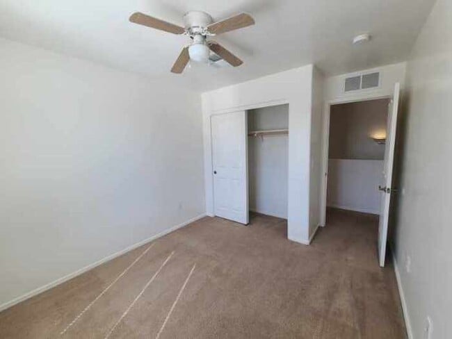 Building Photo - Beautiful 4-bedroom 3-bathroom - GREAT LOC...