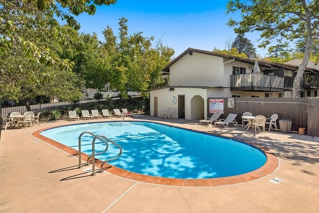 Building Photo - 1066 Miramonte Dr