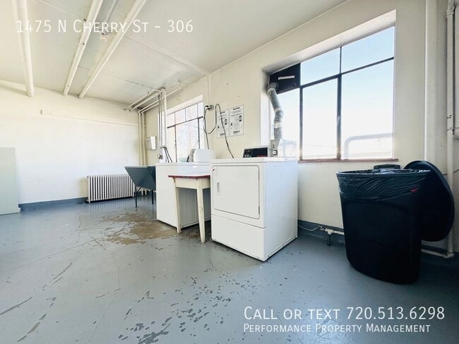 Building Photo - 1475 N Cherry St