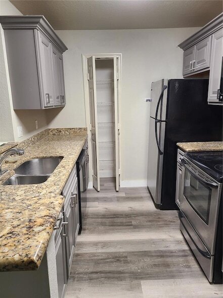 Building Photo - 8911 Manor Loop