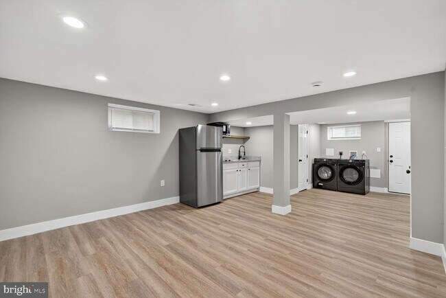 Building Photo - 1109 Congress St SE