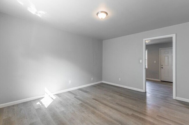 Building Photo - 1812 E 13th St