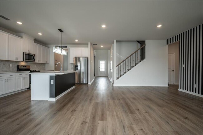 Building Photo - 13 Westerly Sta