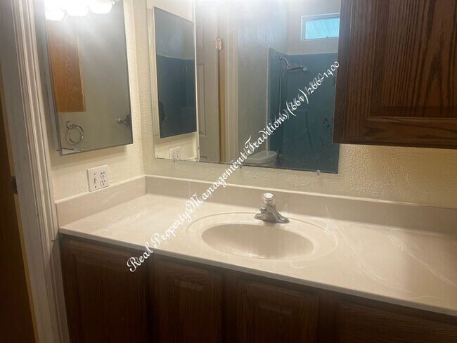 Building Photo - Quite Country Living 3 Bed-2 Bath