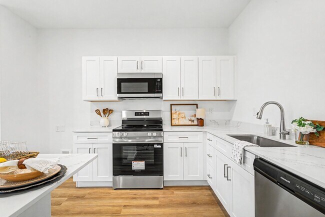 Building Photo - 3 Bed, 2 Bath Home !!