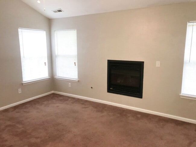 Building Photo - Oakbrooke Meadows