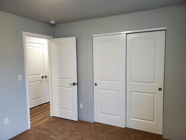 Building Photo - 220 Cheryl Ln