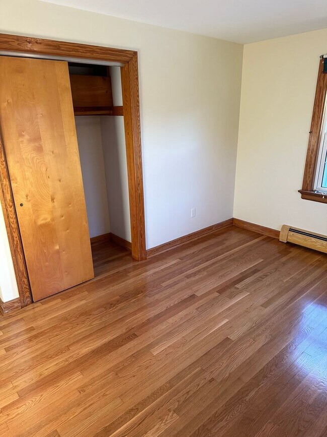 Building Photo - Well maintained 3 Bedroom/2 bath brick rancher in Mechanicsville with large backyard and two car ...