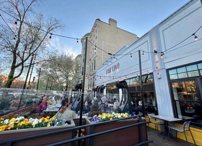 Building Photo - 452 Park Dr