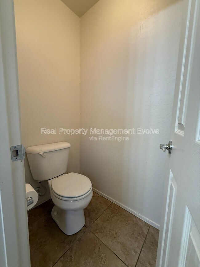 Building Photo - 9854 E Escondido Ave