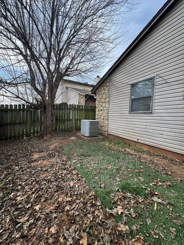 Building Photo - 922 NW 116th Court