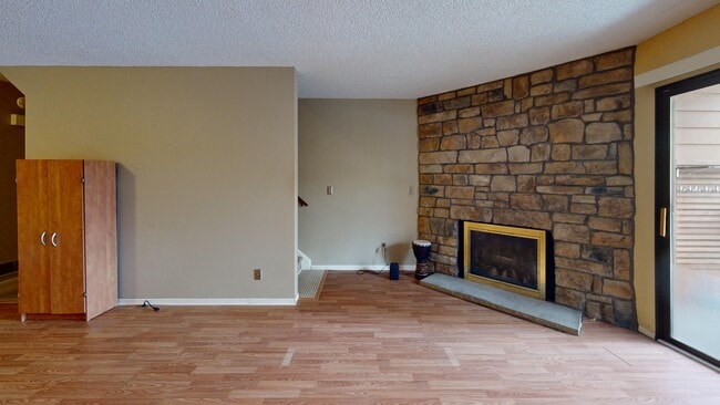 Building Photo - 449 S Wright St