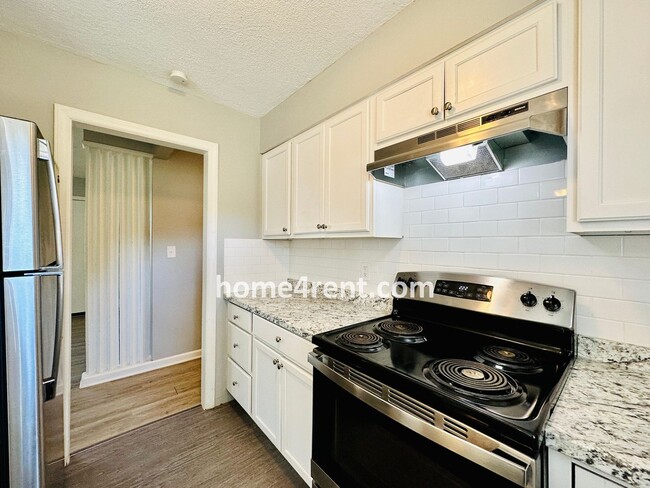 Building Photo - Ranch Style Home in KCMO w/ LVP Floors, SS Appliances and a Fenced Yard!