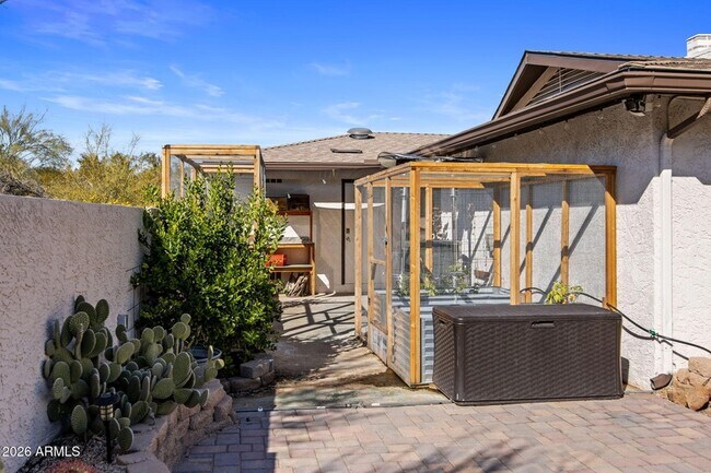 Building Photo - 221 W Sweetwater Ave