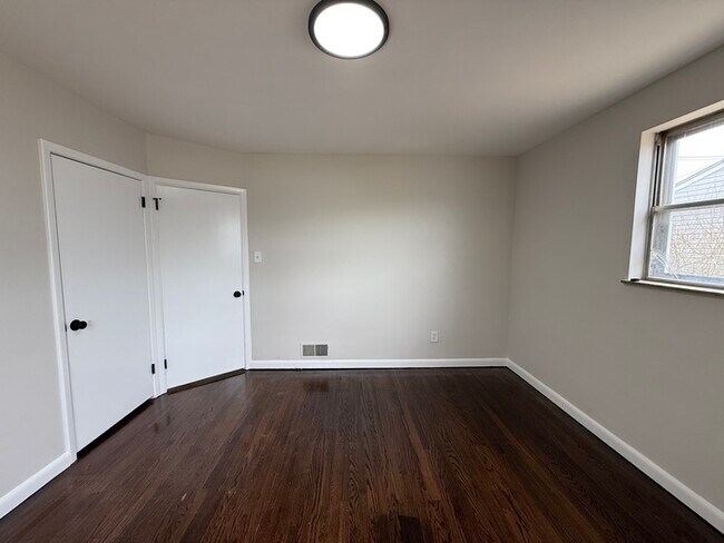 Building Photo - 36 Collins Ln