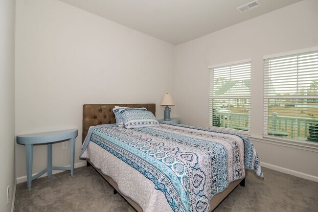 Building Photo - Lovely Furnished Home - $200 Off 1st Month Rent (Upon Approval)