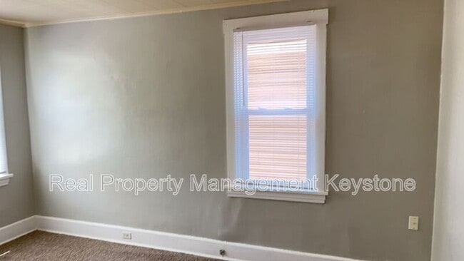 Building Photo - 33 Merritt Ave