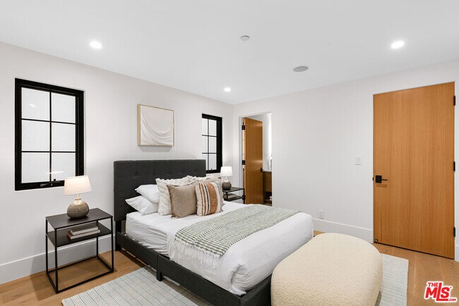 Building Photo - 2565 Patricia Ave