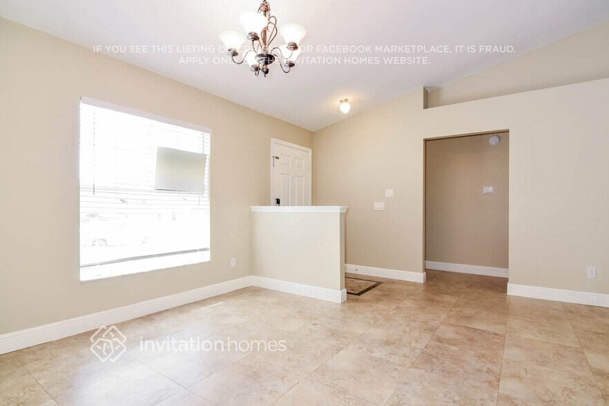 Building Photo - 2806 Mnr Hl Dr