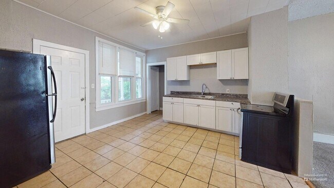Building Photo - 6011 Pear Ave