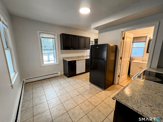 Building Photo - 8 Locust St