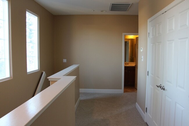 Building Photo - 1006 Aquamarine Terrace